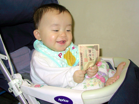 2001.11.19　「万円の笑み」　撮影：知内星護／Canon PowerShot G1